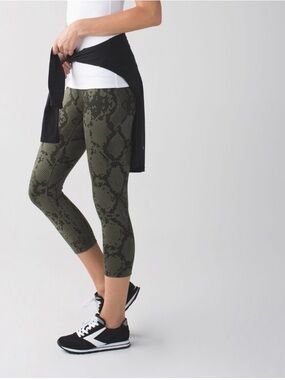 lululemon wunder under crops size 4